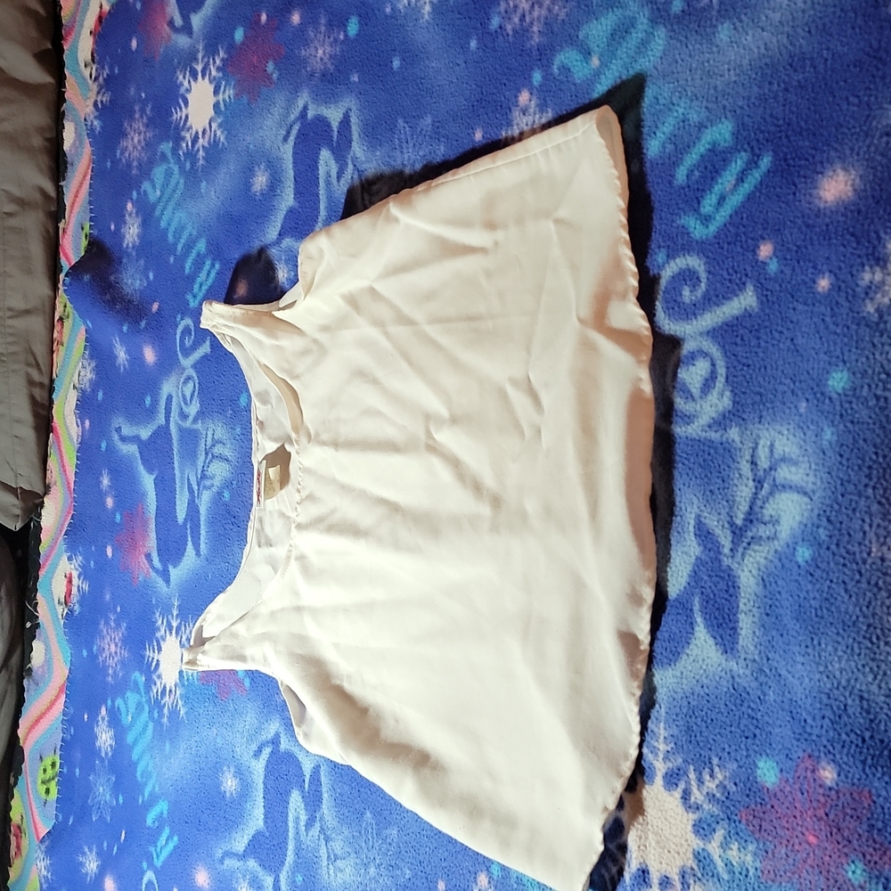 WHITE SLEEVELESS TOP